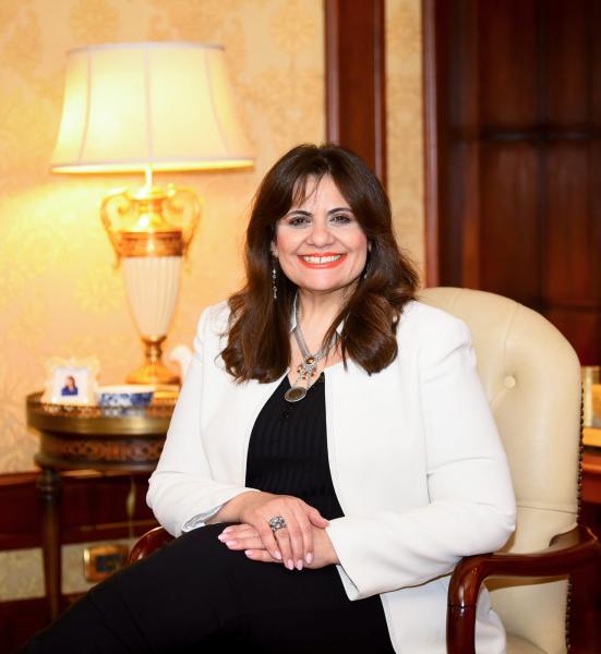 وزيرة الهجرة 