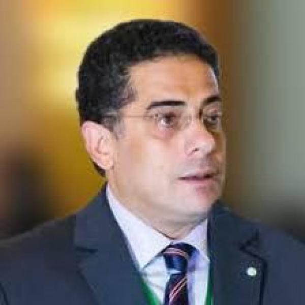 الدكتور مؤمن حنفي