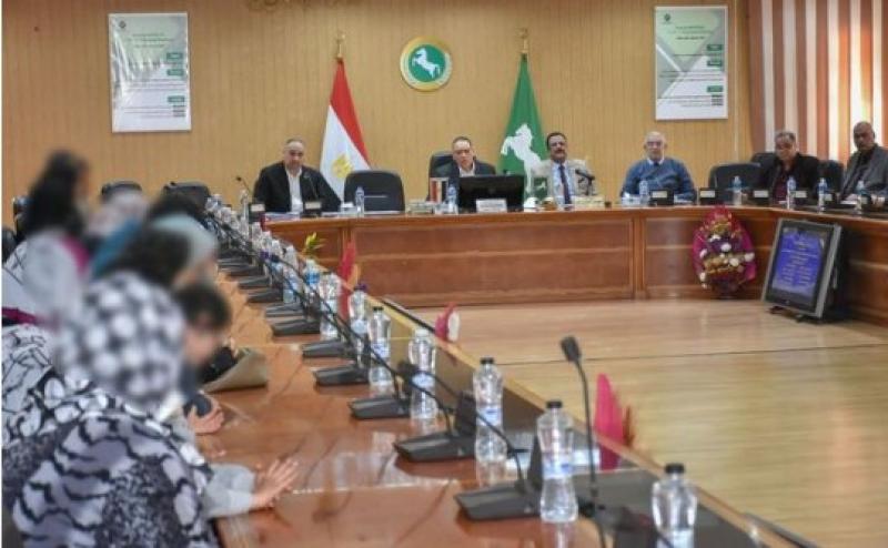 محافظ الشرقية يستقبل  الاسر الاولى بالرعاية