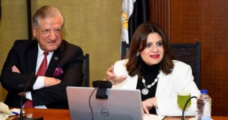 وزيرة الهجرة 
