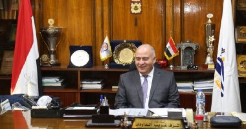 اللواء أشرف الداودى محافظ قنا