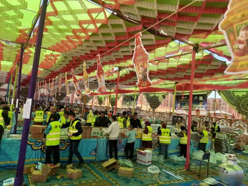 محافظ أسيوط يشيد بجهود مؤسسة مصر الخير فى تعبئة 4200 كرتونة مواد غذائية 