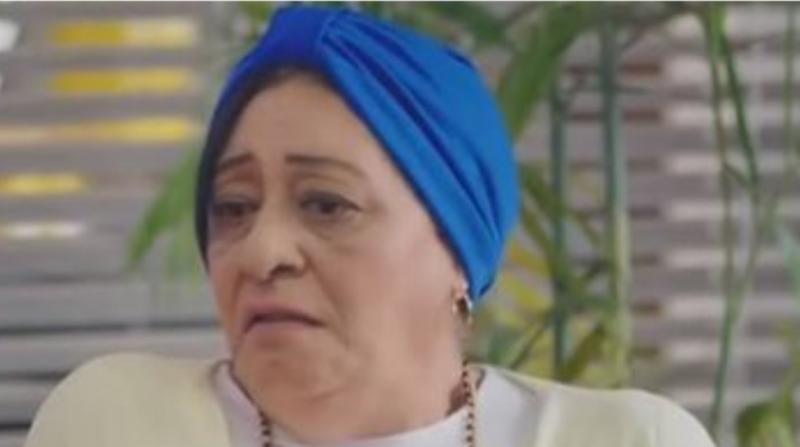 الفنانة لبنى محمود 