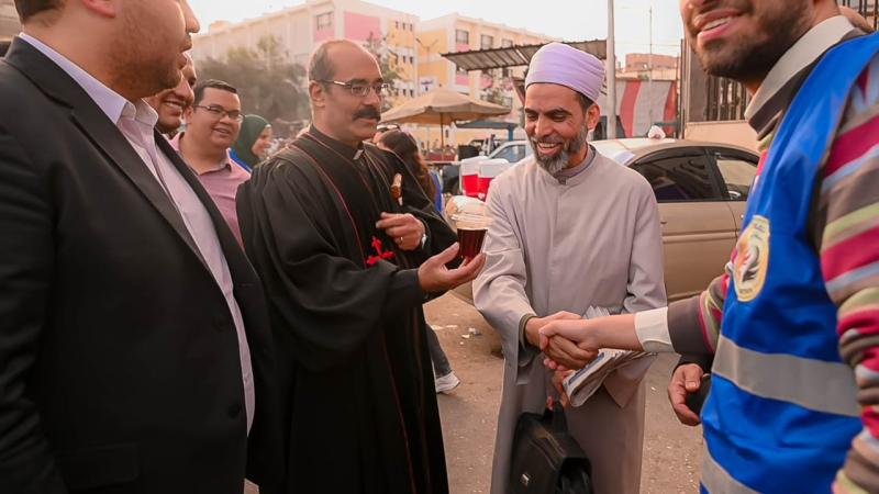 اثناء توزيع الإفطار الصائمين 