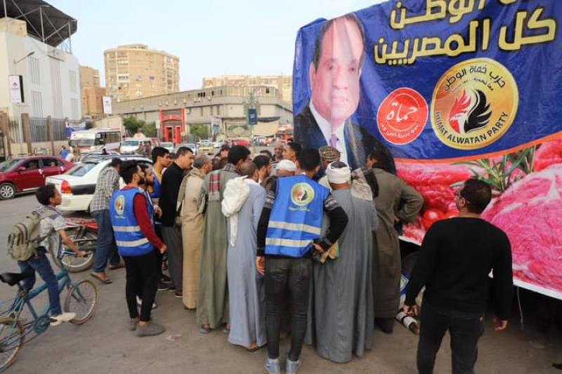 جانب من توزيع اللحمه