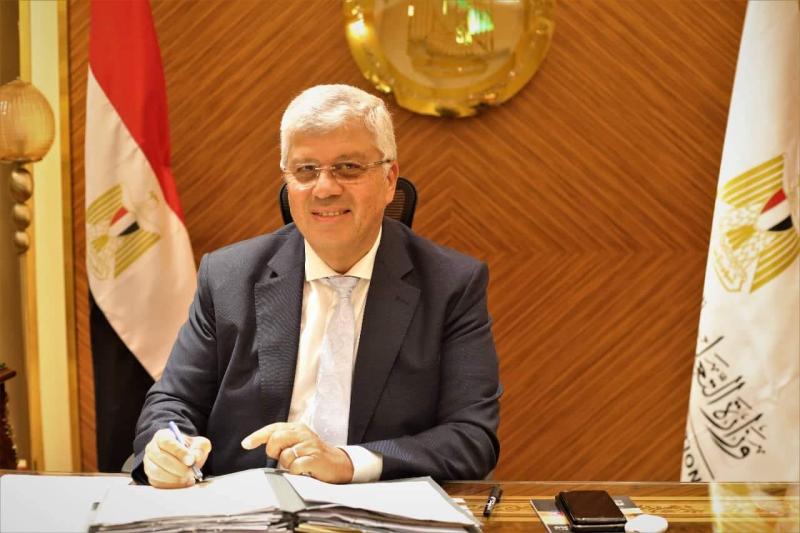 ايمن عاشور
