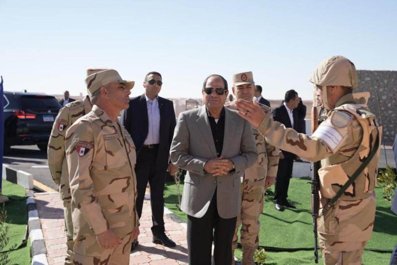 الرئيس مع الجنود