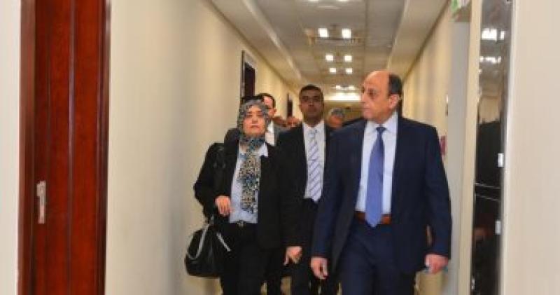 وزير الطيران يباشر سير العمل من مقر الوزارة بالعاصمة الإدارية الجديدة