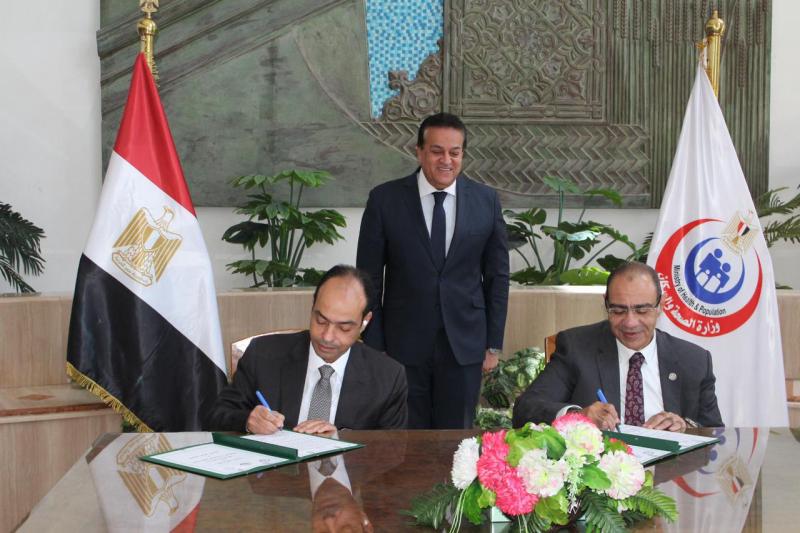 جانب من توقيع البرتوكول