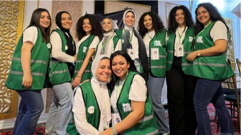 طلاب كلية الإعلام جامعة القاهرة