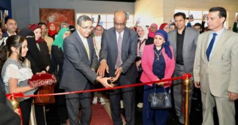 التعليم والسفارة الهندية بالقاهرة تنظمان معرض "لمحات من الهند للمعلمين"