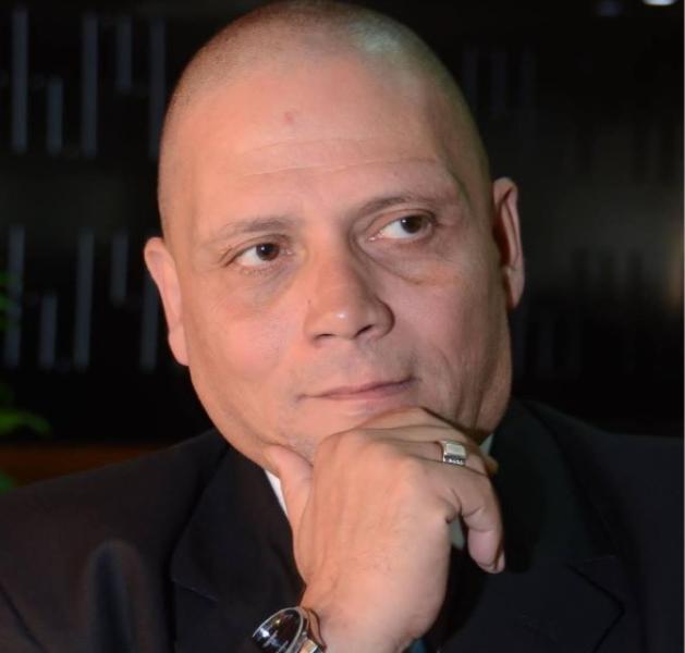 الراحل الكاتب الصحفى هشام جاد