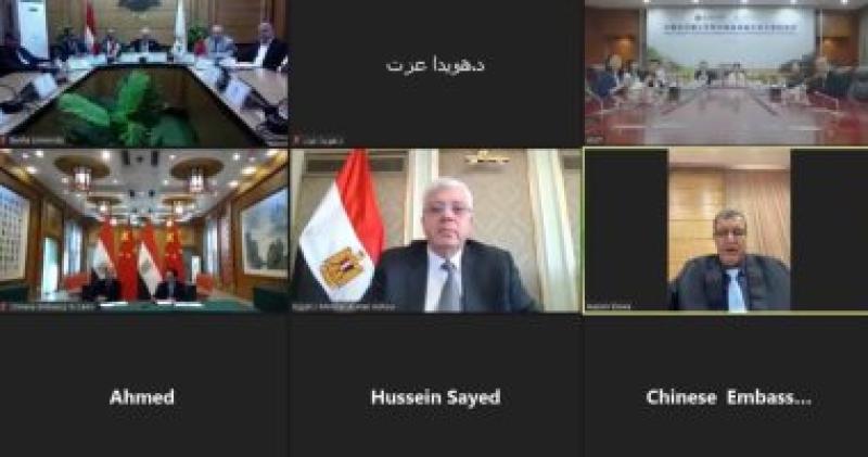 وزير التعليم العالى خلال الاجتماع