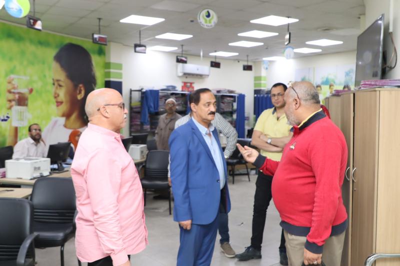 الشرقاوي يطمن على مركز خدمه العملاء