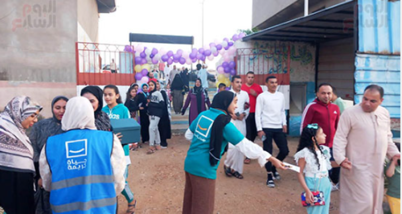حياة كريمة تشارك المواطنين فرحتهم خلال صلاة عيد الفطر