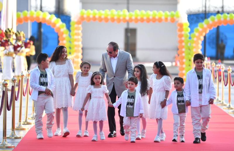 الرئيس السيسي يشارك في احتفالية العيد مع أبناء الشهداء من القوات المسلحة والشرطة