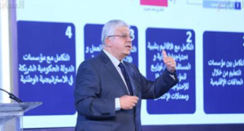 الدكتور أيمن عاشور وزير التعليم العالى