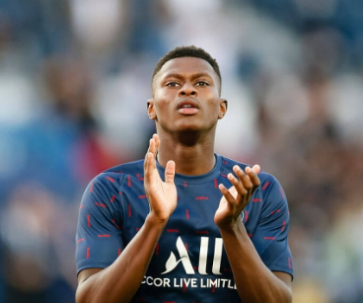 نونو مينديز لاعب باريس سان جيرمان