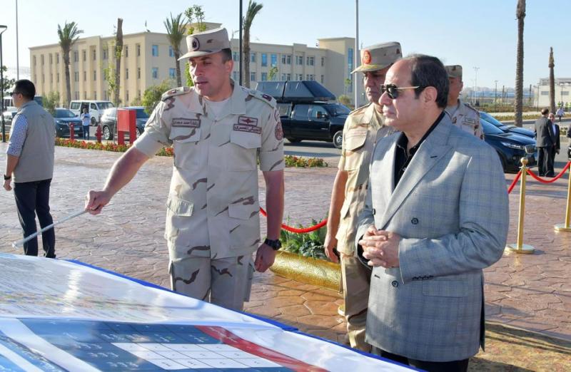 الرئيس السيسي يتفقد