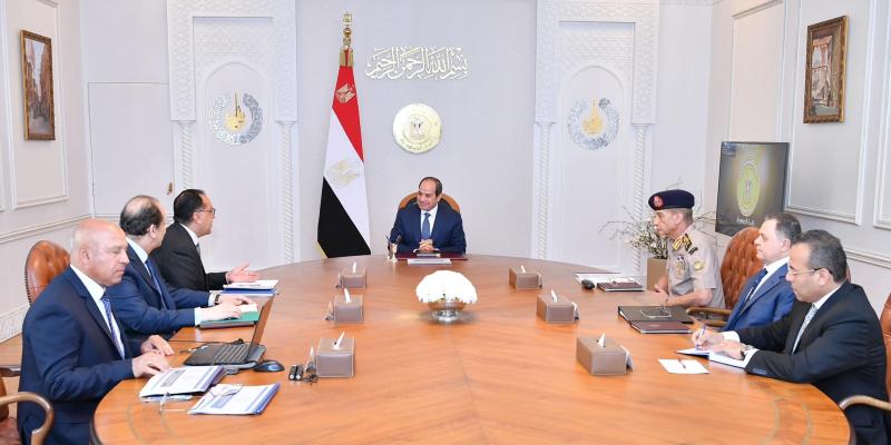 اجتماع الرئيس السيسي لمتابعة عملية إجلاء المواطنين المصريين من السودان