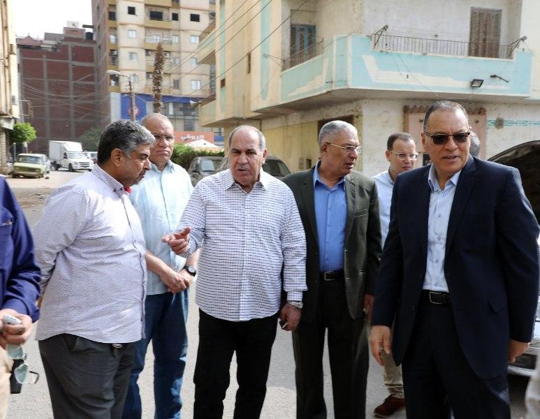 المحافظ يتابع الرصف 