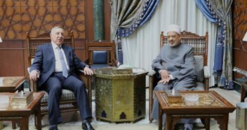 شيخ الازهر يستقبل رئيس المحكمة الدستورية العليا