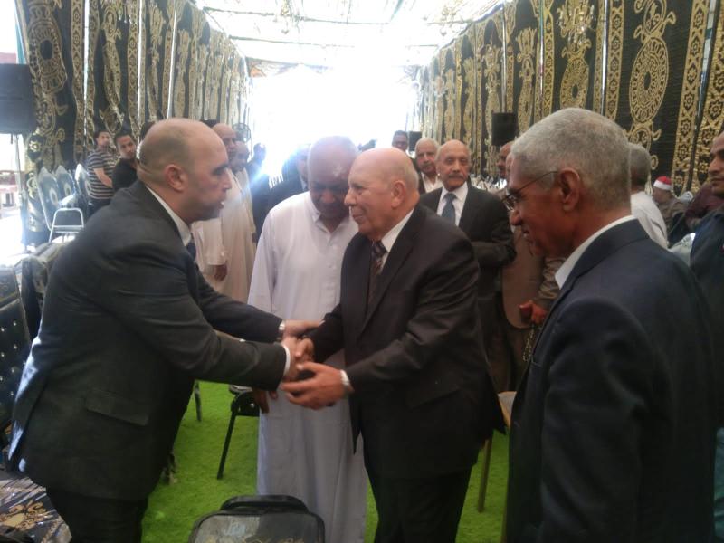 اللواء عادل لبيب خلال تقديم واجب العزاء 