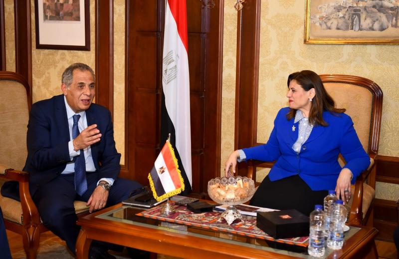 وزيرة الهجرة مع نائب وزير الاتصالات
