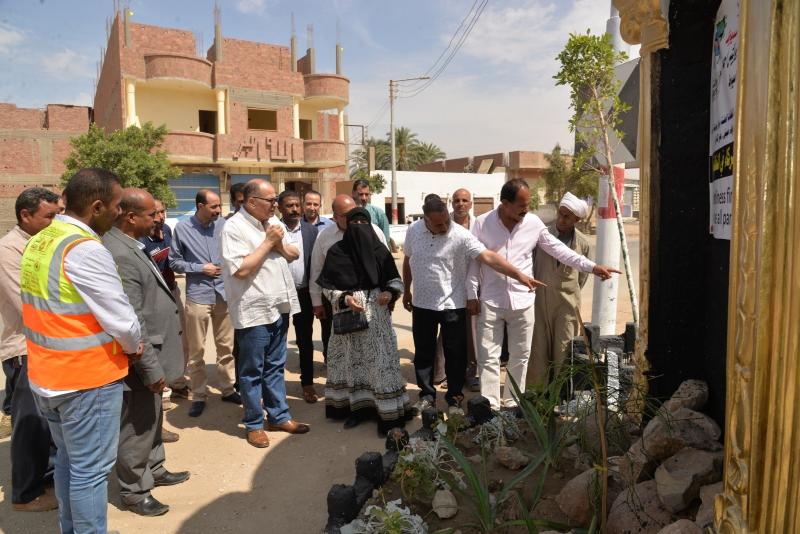 محافظه اسيوط يتفقد التشجير