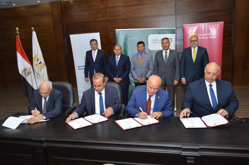 وزير الشباب يشهد  توقيع البروتوكول
