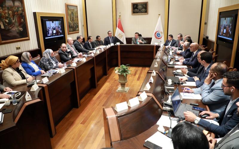 وزير الصحة خلال الاجتماع