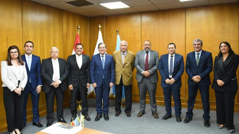 وزير البترول مع الوفد الامريكي