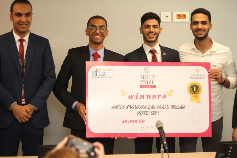 الفائزون