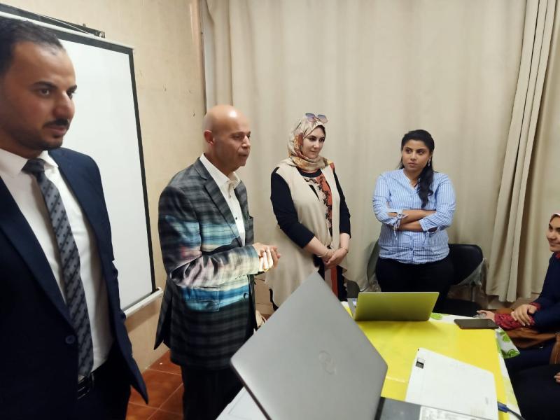 مسعود يلقى محاضرة 