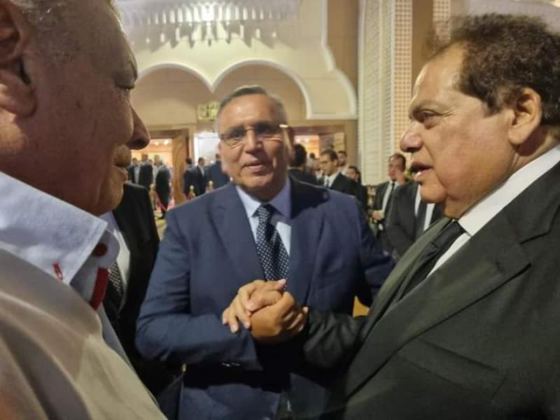 رئيس الوفد خلال العزاء 