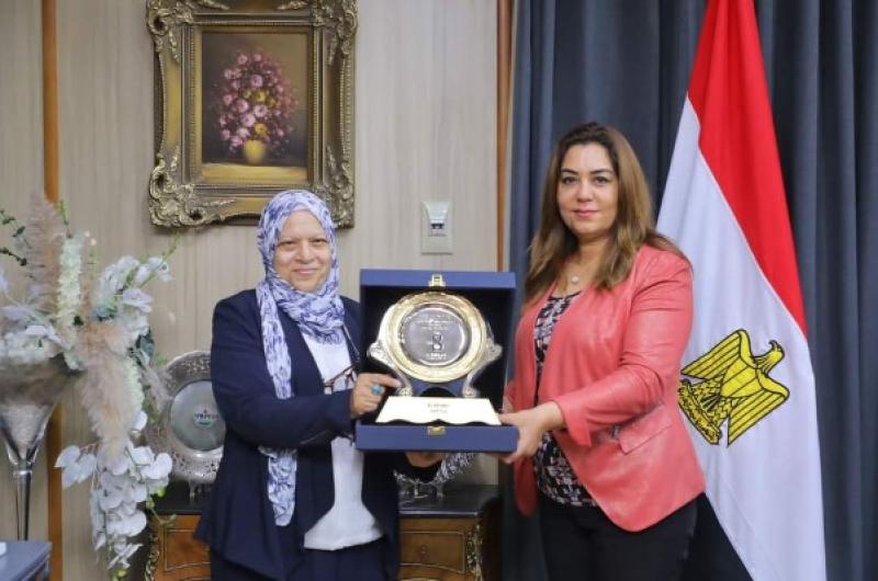 دكتورة منال عوض