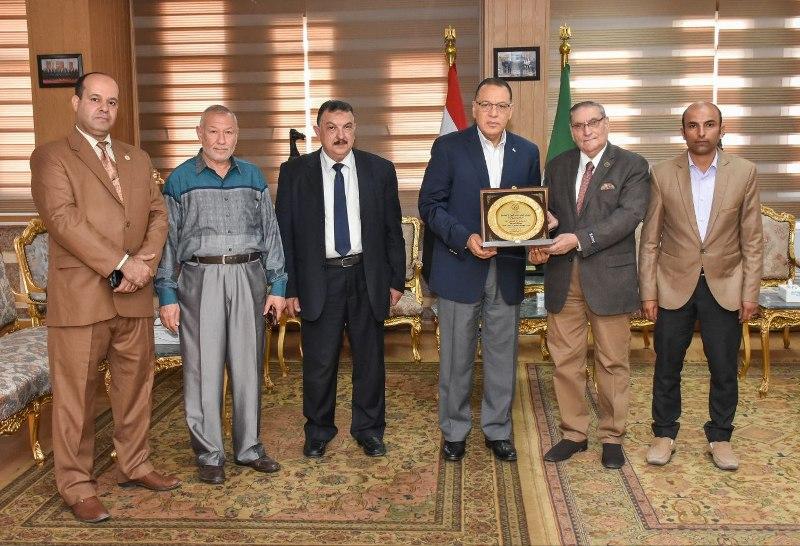 لقاء المحافظ 