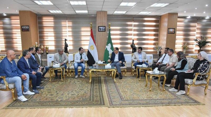 لقاء المحافظ ورئيس الاسعاف 
