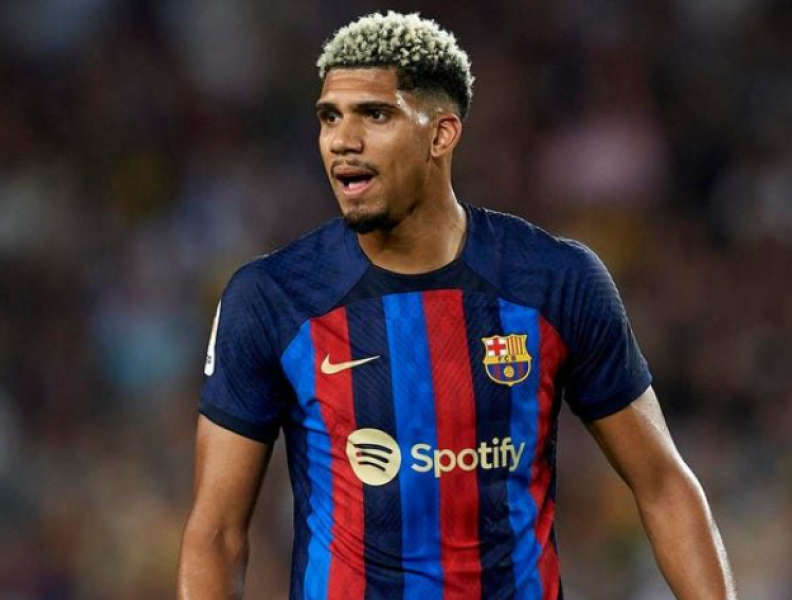 رونالد أراوخو لاعب برشلونة