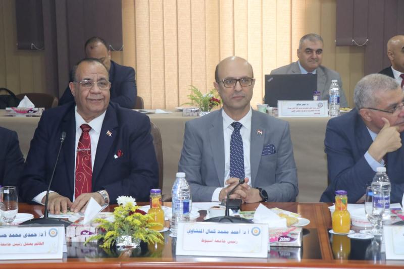  ريس جامعة أسيوط 