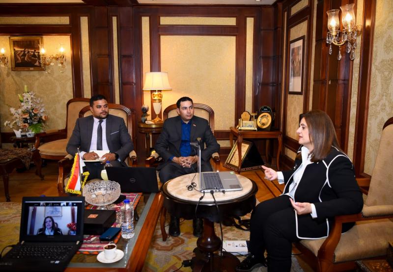 وزيرة الهجرة خلال الاجتماع