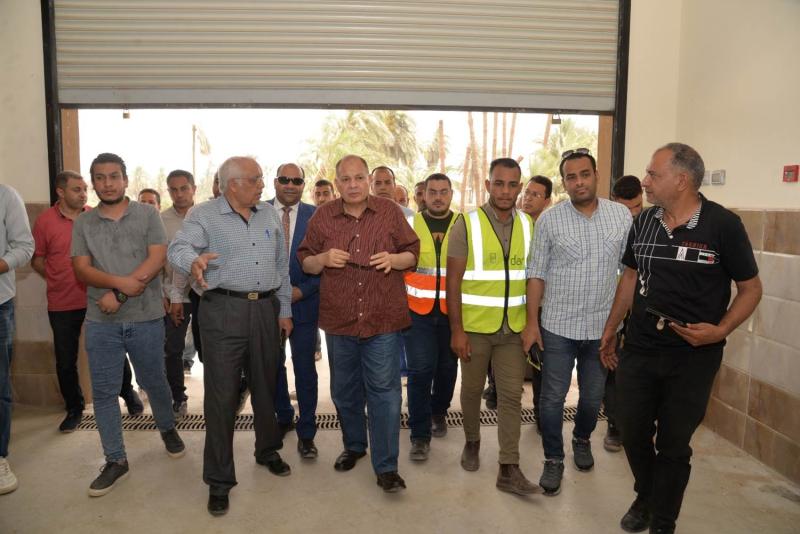 محافظه اسيوط يتفقد وحده الاسعاف