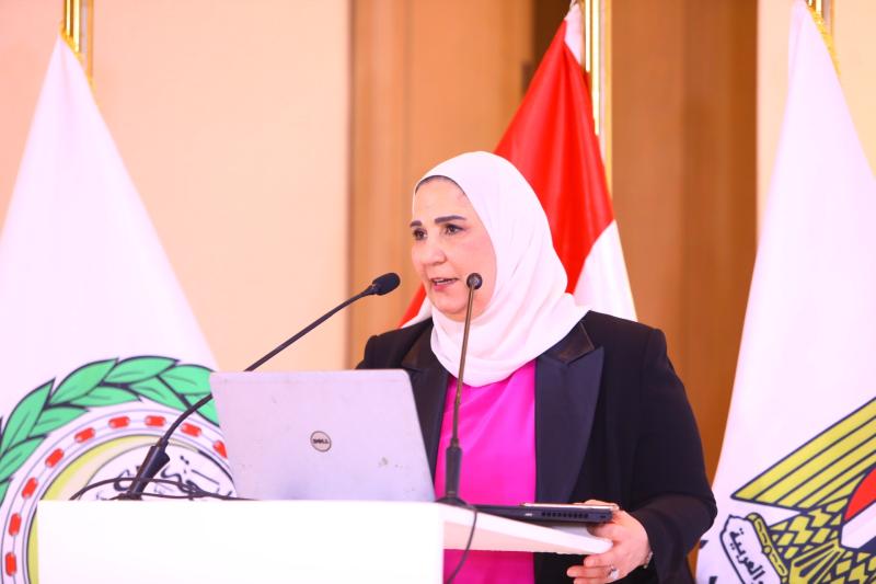 الدكتورةنيفين القباج 