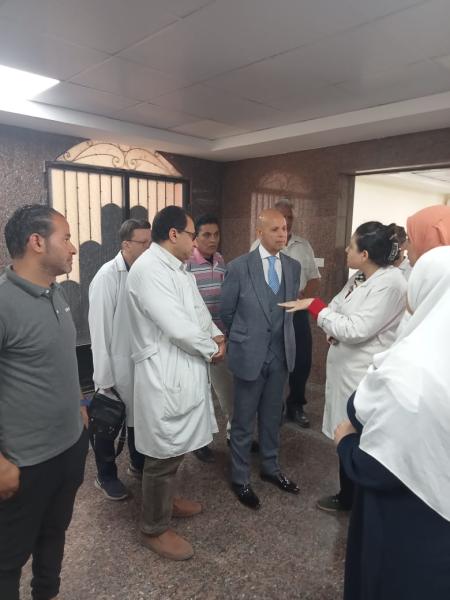 وكيل وزارة الصحة خلال الجولة