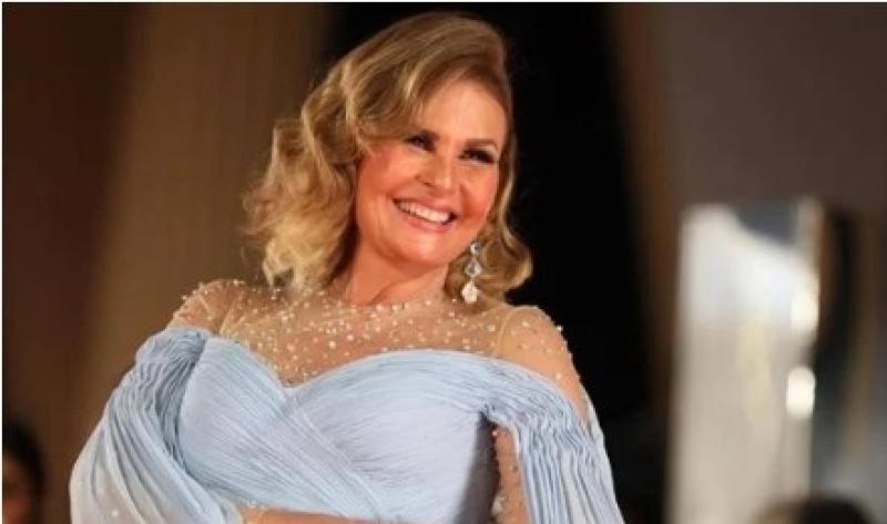الفنانة يسرا