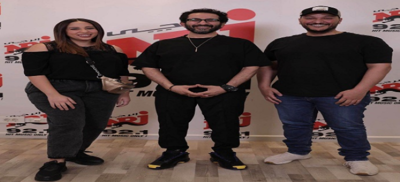 أحمد حلمي ومذيعي راديو انيرجي