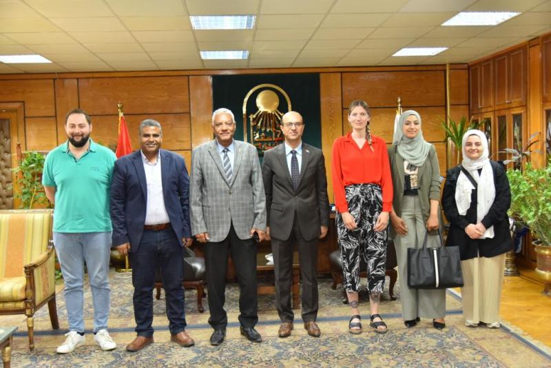 رئيس الجامعه والمنظمة أورنج 