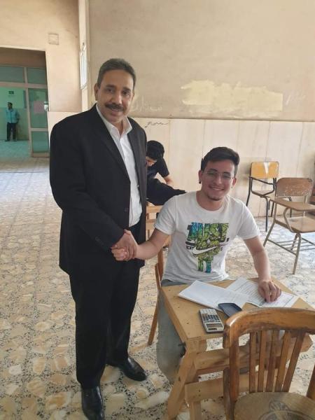 عميد كليه علوم اثناء التفقد