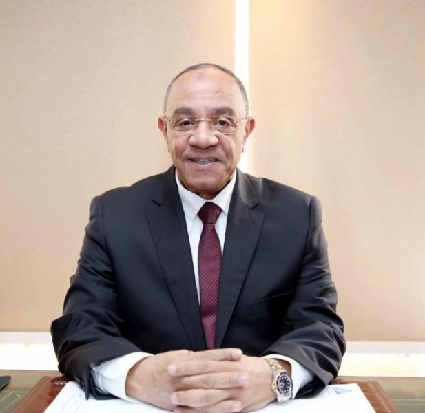 عادل ناصر 