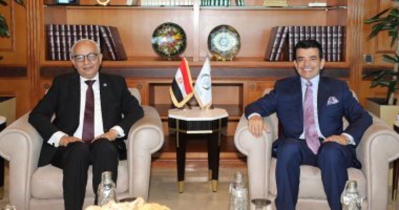 الدكتور رضا حجازي وزير التربية والدكتور سالم بن محمد المالك